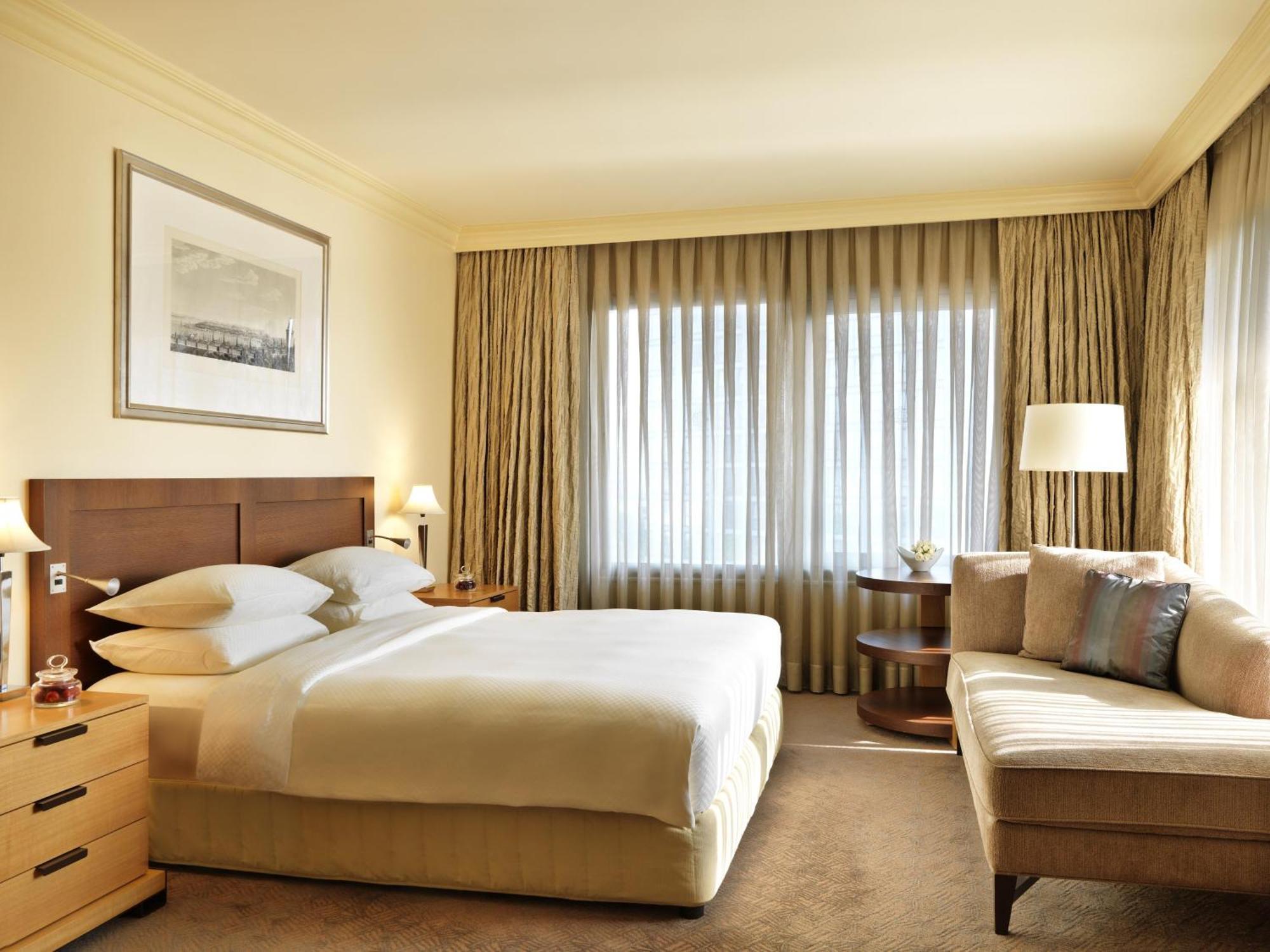 Grand Executive Suite with Lounge Access,1756529781:JPEG